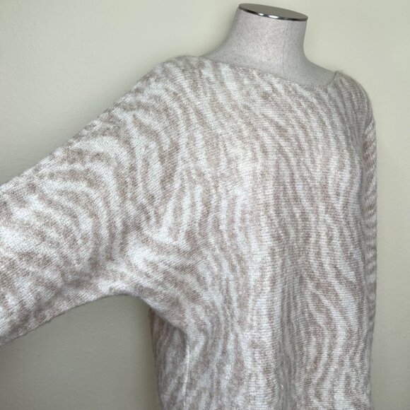 ABERCROMBIE & FITCH Beige & White Zebra Print Boatneck Dolman Sweater Large - Picture 2 of 9